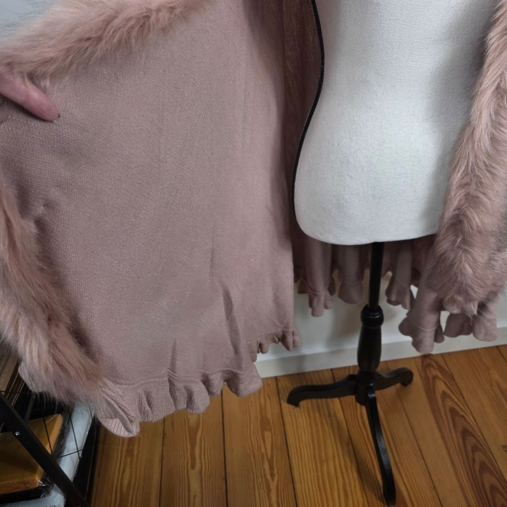 Charlotte Daniel Faux Fur Trim‎ Knit Shawl Wrap Womens OS Pink Excellent Ruffle - Picture 3 of 6